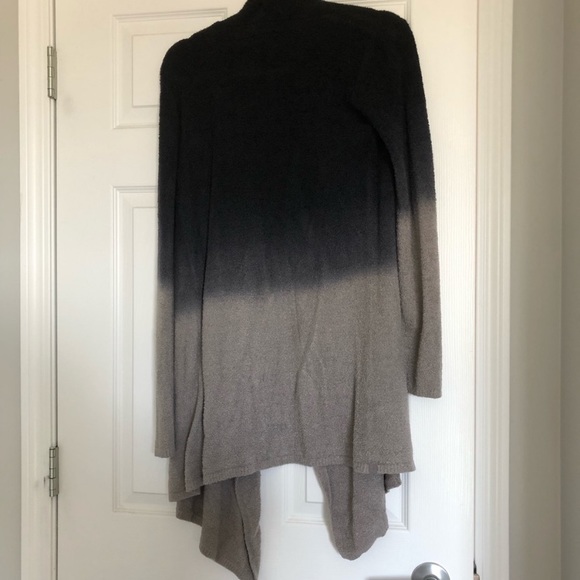 #32 - Barefoot Dreams -  EUC - Black & Gray ombré effect - soft and cozy - Picture 4 of 5